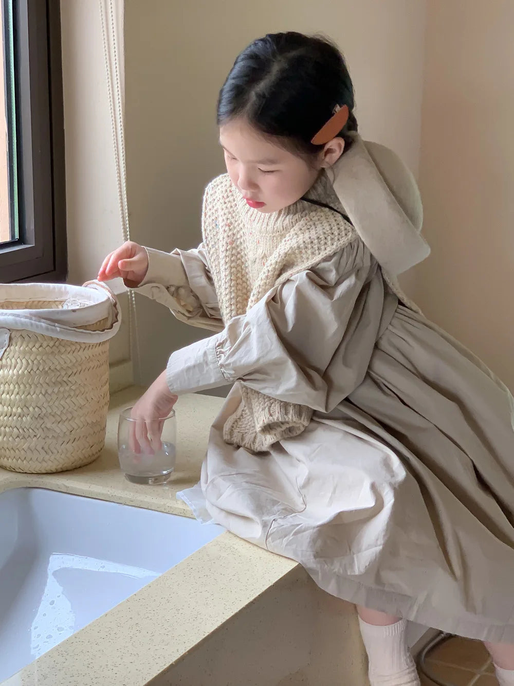 2024 Autumn Dress Girls Korean Solid Color Bubble Sleeve Dress Childrens Loose Skirt Knitted Vest Set