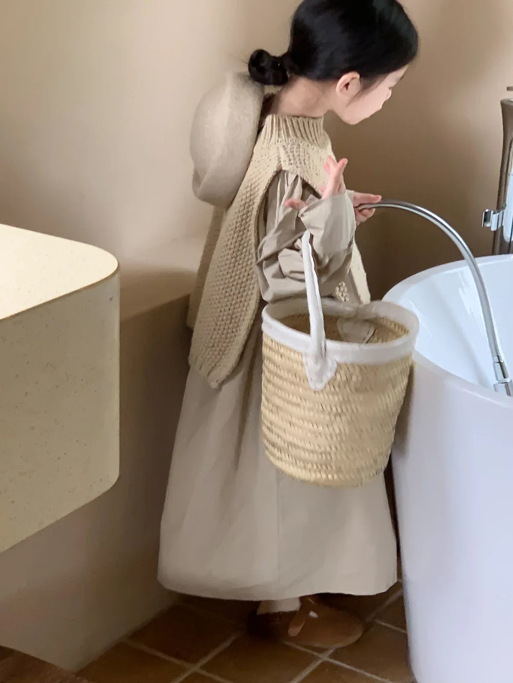 2024 Autumn Dress Girls Korean Solid Color Bubble Sleeve Dress Childrens Loose Skirt Knitted Vest Set