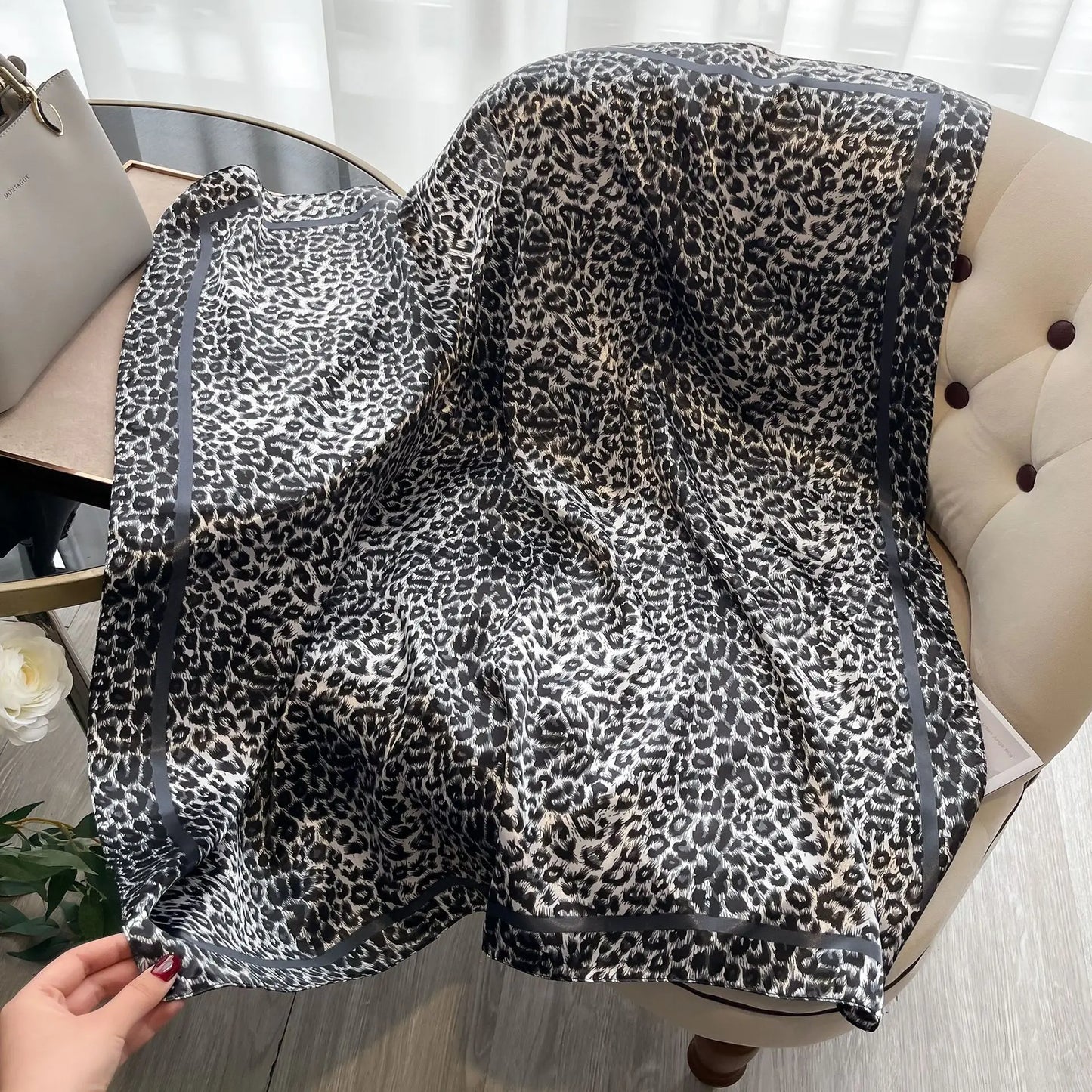 2024 New Luxury Brand Leopard Print Headband Scarf Women Fashion Silk Satin Hijab Bandana Neckerhicef Shawl Wraps
